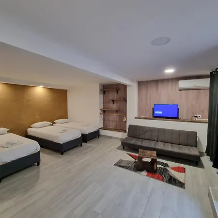 G3 Gamboa Guest house *